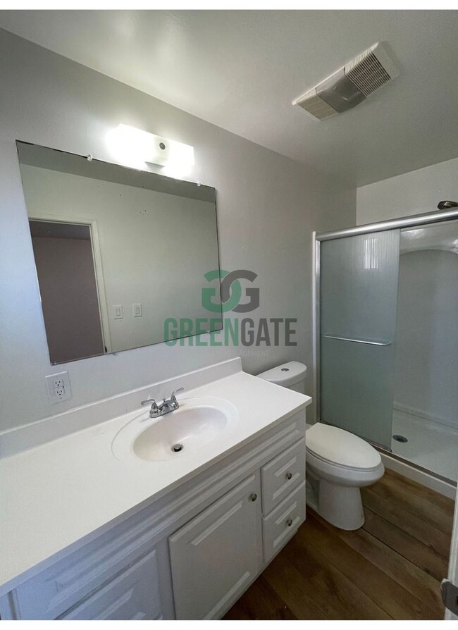 Building Photo - BEAUTIFUL 3 BEDROOM 2 BATH HOME MOVE IN RE...