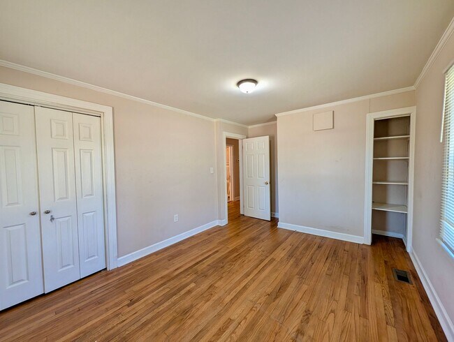 Building Photo - For Rent: Charming Country Home in Middlesex – $1,550/month