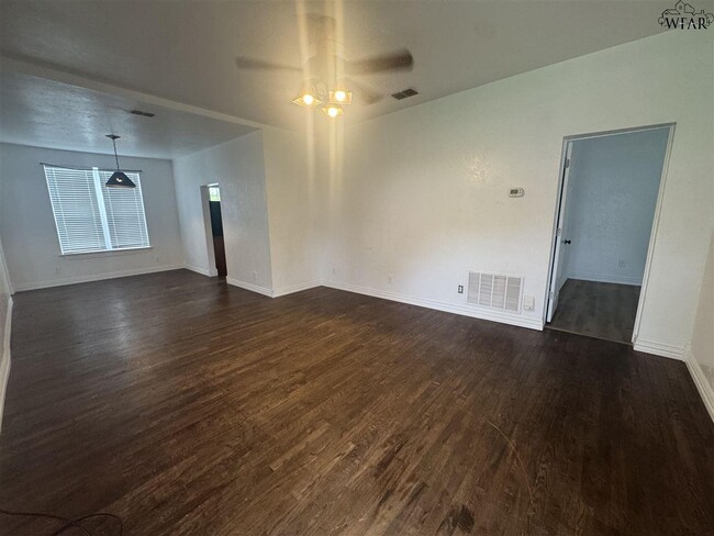 Building Photo - 214 N Archer St