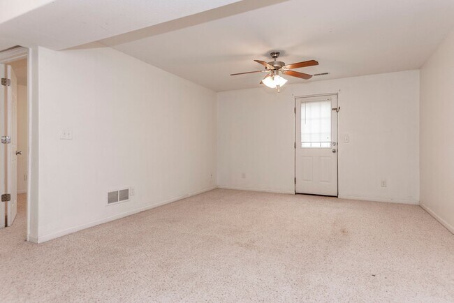 Building Photo - Spacious Duplex with Fenced Yard
