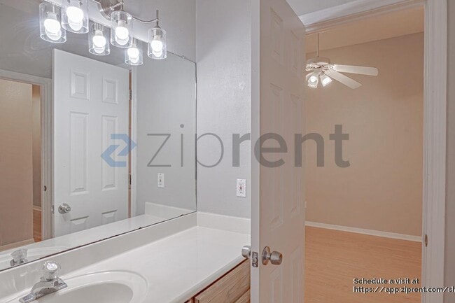 Building Photo - 609 S Ruidoso Downs Dr