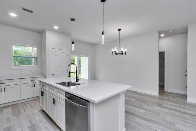 Building Photo - 7911 N Pocono Dr