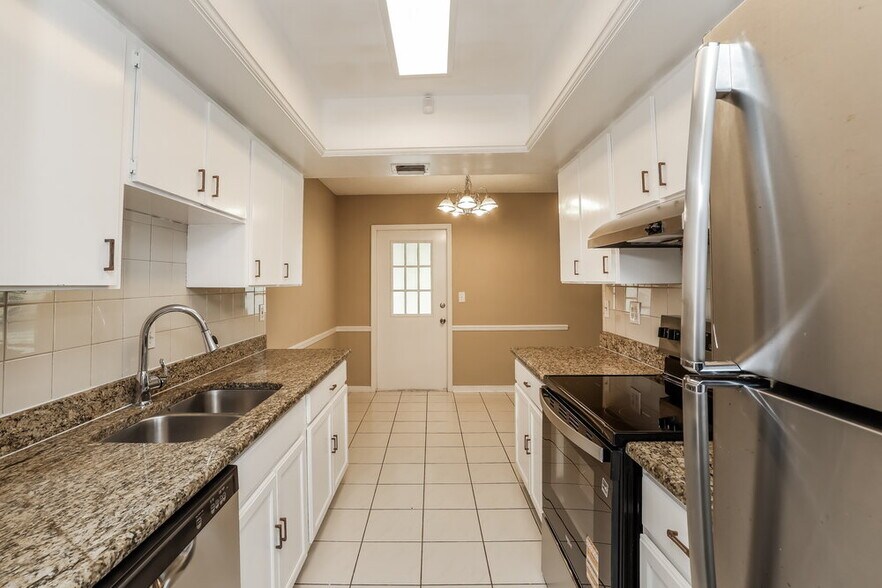 Building Photo - 167 NE Twylite Terrace