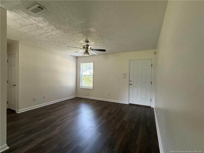 Building Photo - 203 Centipede Ln