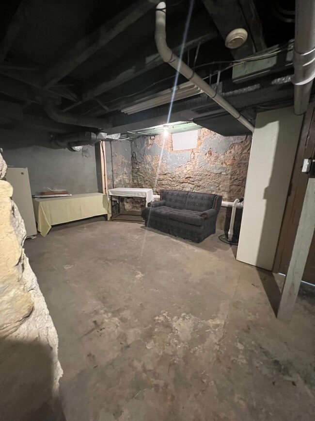 Building Photo - 413 8th St S