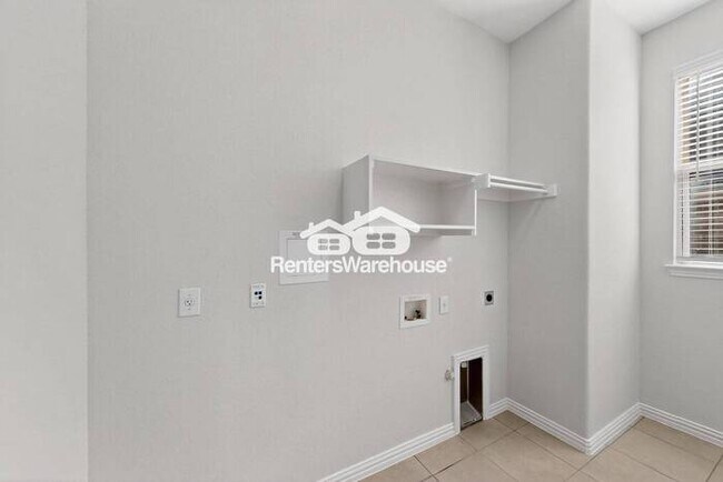 Building Photo - MOVE IN READY - 4BED/3BATH - LITTLE ELM, T...