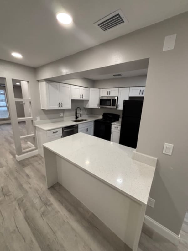 Building Photo - 605 Casa Park Court O