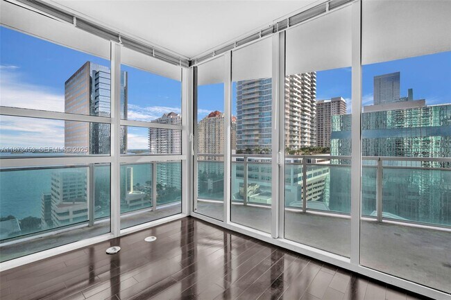 Building Photo - 951 Brickell Ave