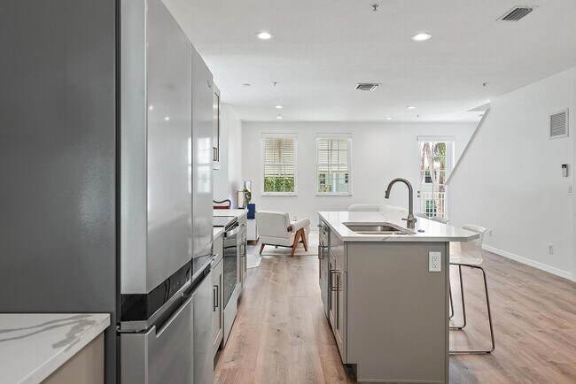 Building Photo - 1522 Limetree Bay Ave