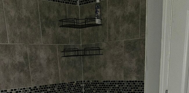 Building Photo - 41 E Main St