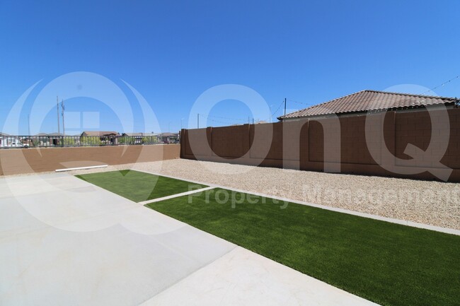 Building Photo - 3303 S Piedra Cir
