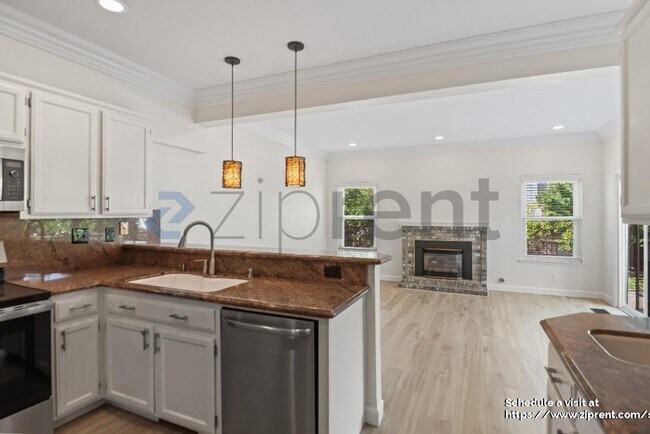 Building Photo - 2475 Canyon Lakes Dr