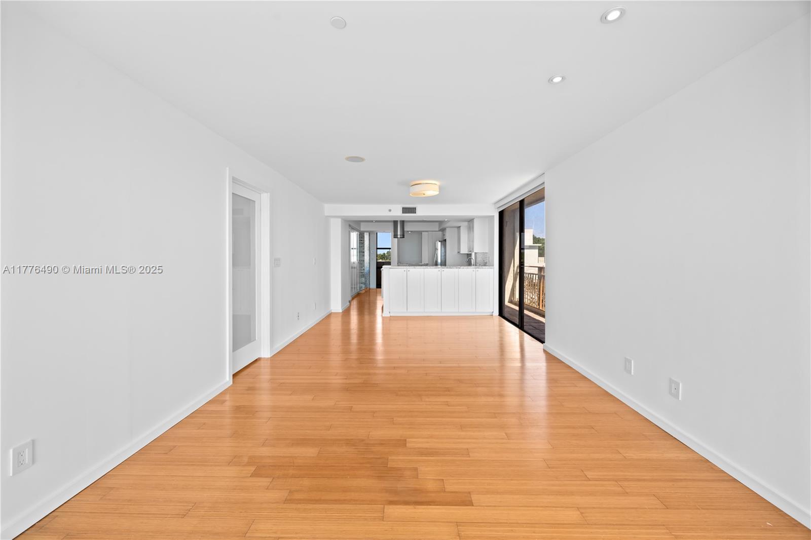Building Photo - 1632 S Bayshore Ct