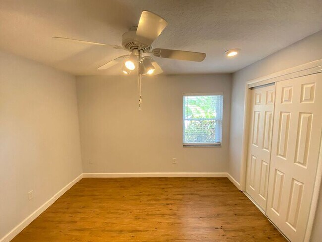 Building Photo - 104 Hatfield Ct