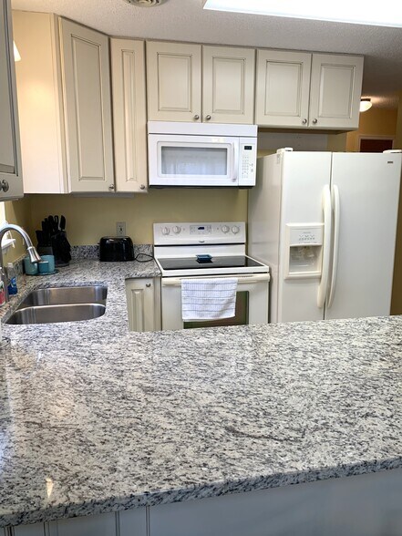 Building Photo - 3700 Golf Colony Ln