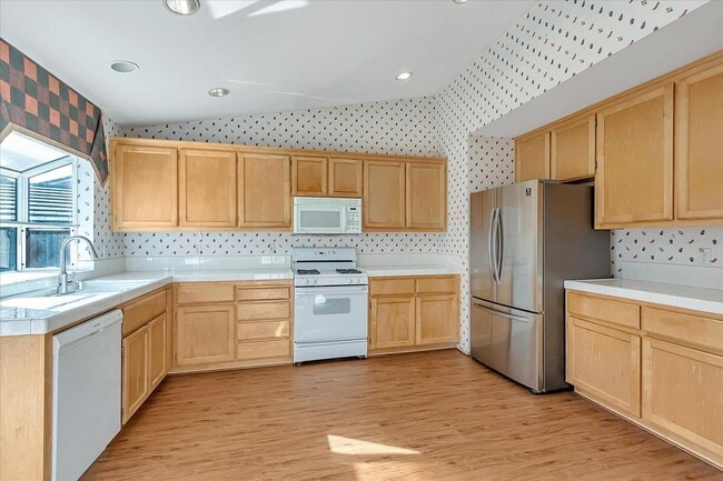 Building Photo - Bright 3 Bedroom Home with High Ceilings in Desirable San Jose Neighborhood