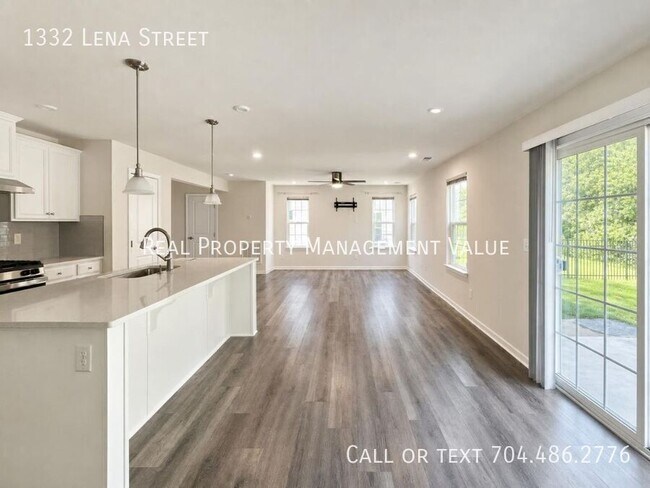 Building Photo - 1332 Lena St