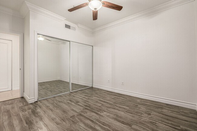 Building Photo - Meridian Guard Gated 2 Bedroom Condo over looking pool!