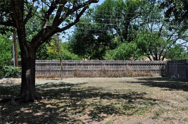 Building Photo - 1006 Warrington Dr