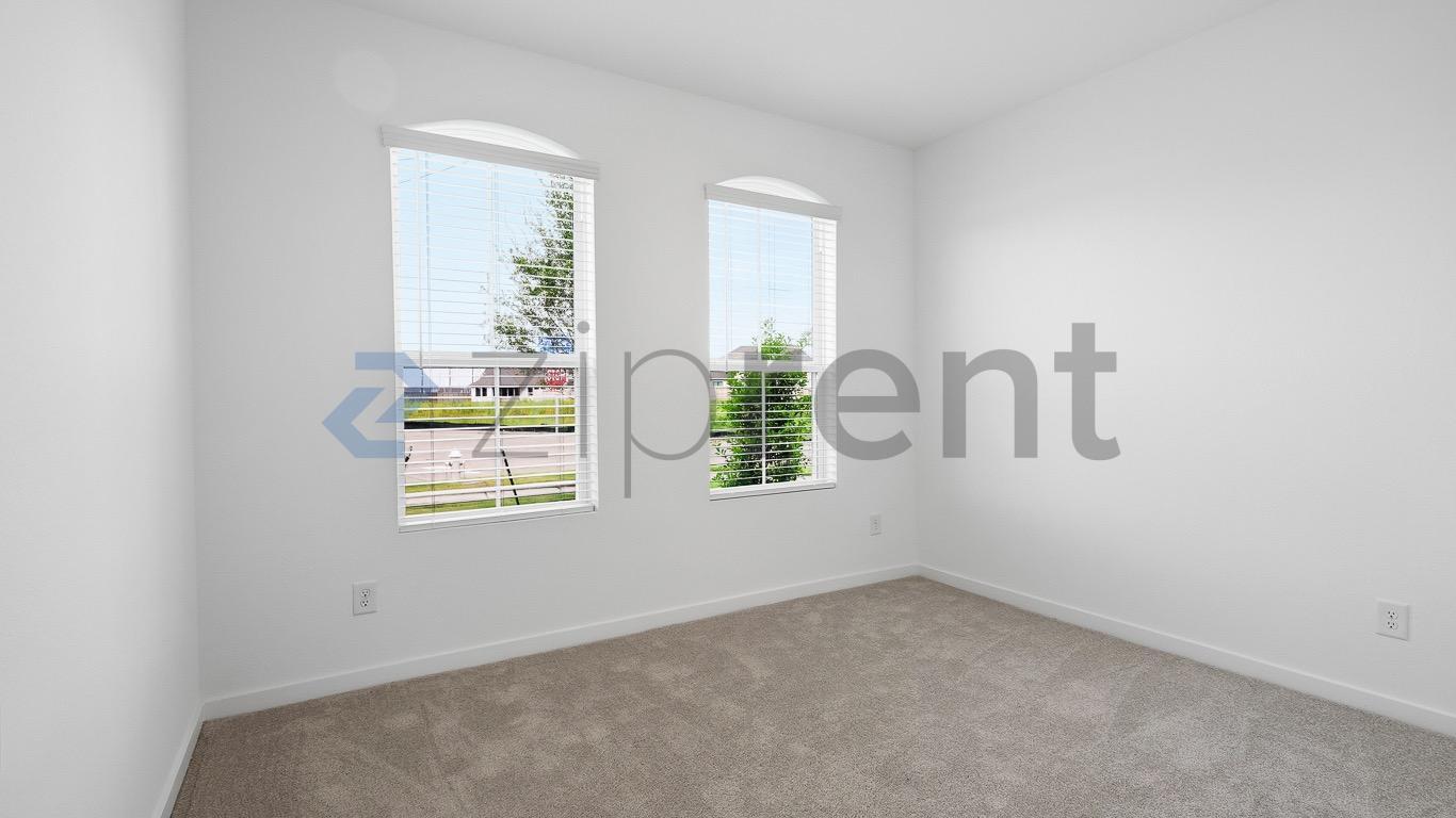 Building Photo - Unit