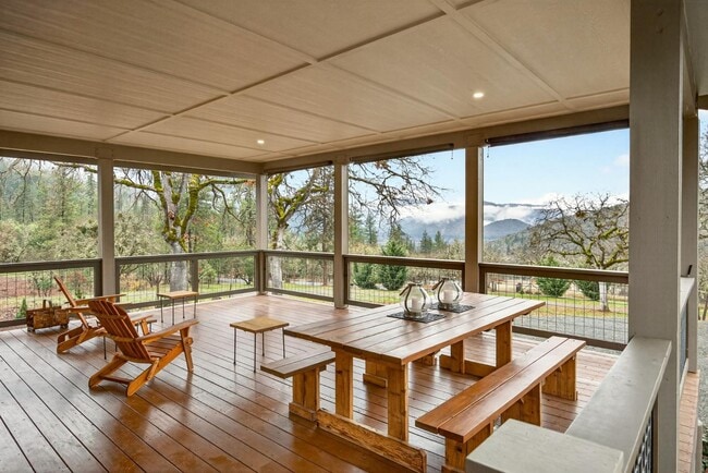 Building Photo - 860 Humbug Creek Rd