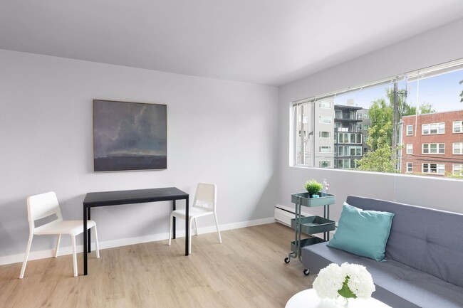 Interior Photo - Bellevue Court in North Capitol Hill