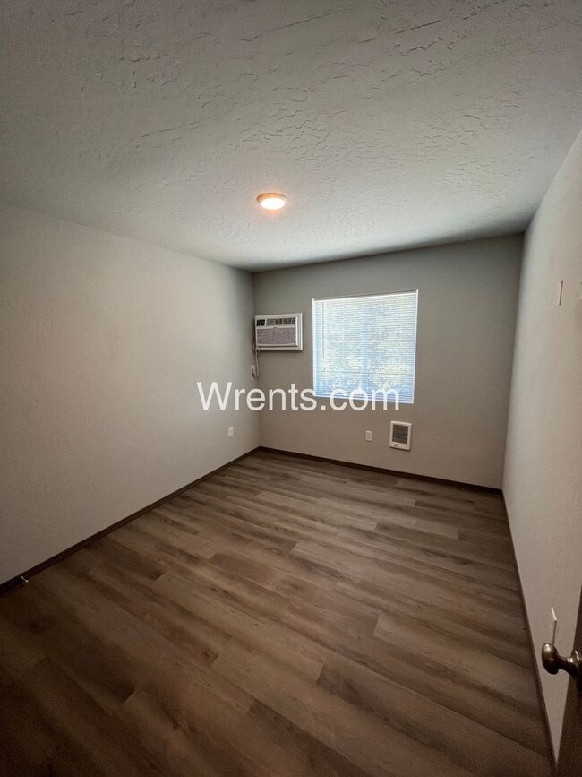 Building Photo - 1312-1314 E Farwell