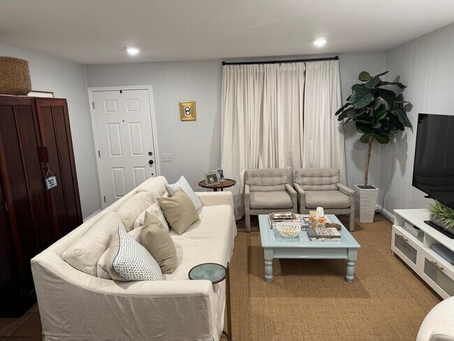 Building Photo - 2912 Windsor Rd