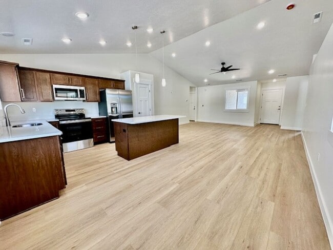 Building Photo - Brand New 3 bedroom- 2 bath Single Family ...