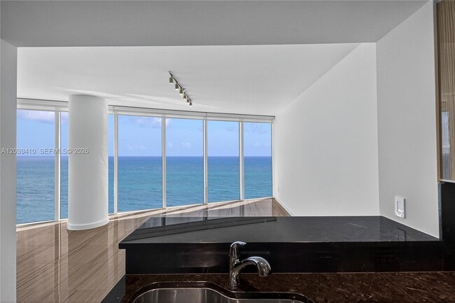 Building Photo - 2711 S Ocean Dr