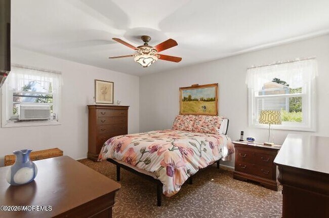 Building Photo - 1163 Manor Dr