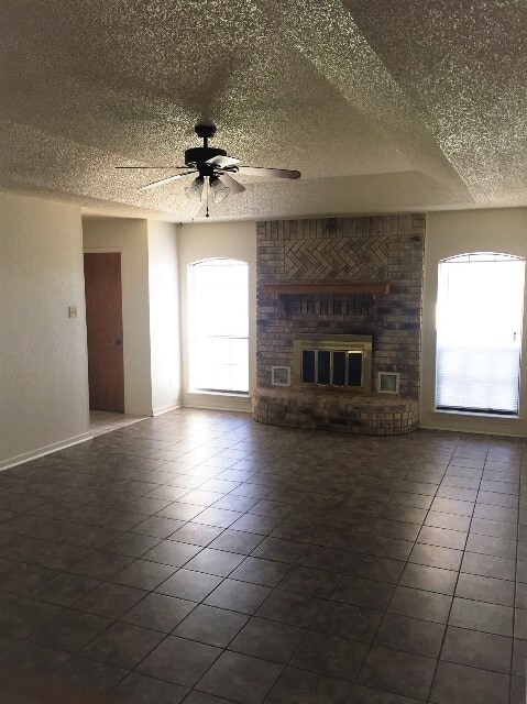Building Photo - 2325 Tiffany Dr