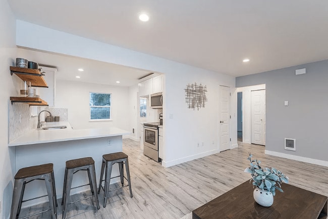 Building Photo - 1018 E 56th St