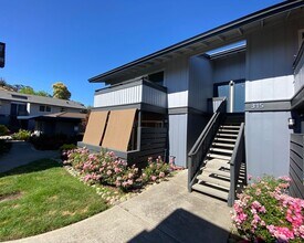 Building Photo - Nice Upper End Unit with Inside Laundry!  ...