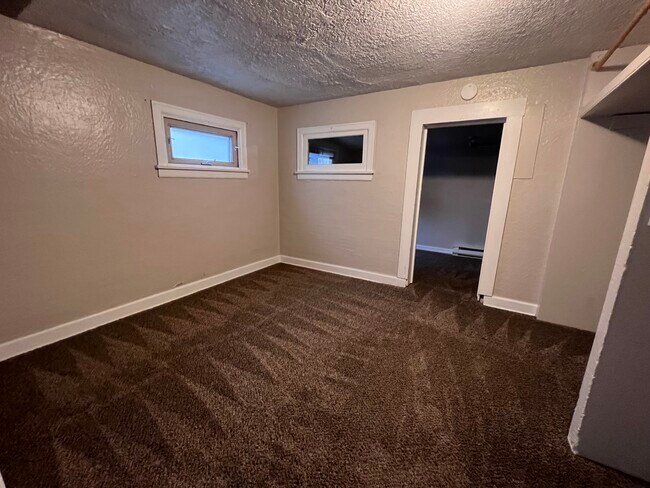 Building Photo - 1227 4th St