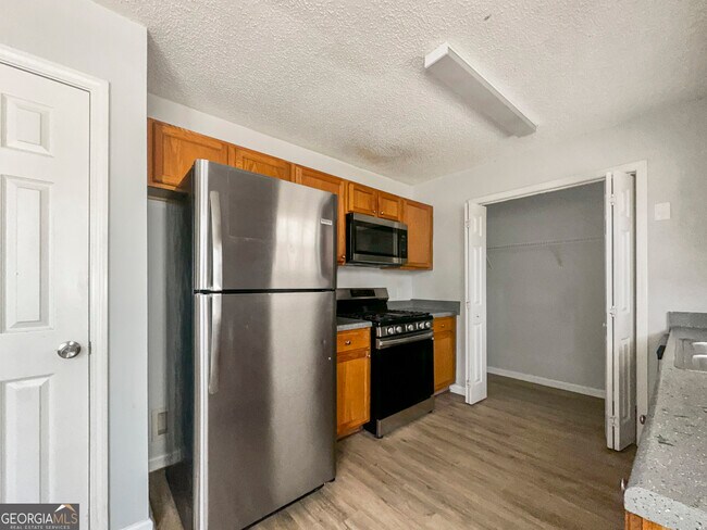 Building Photo - 615 Fieldcrest Dr