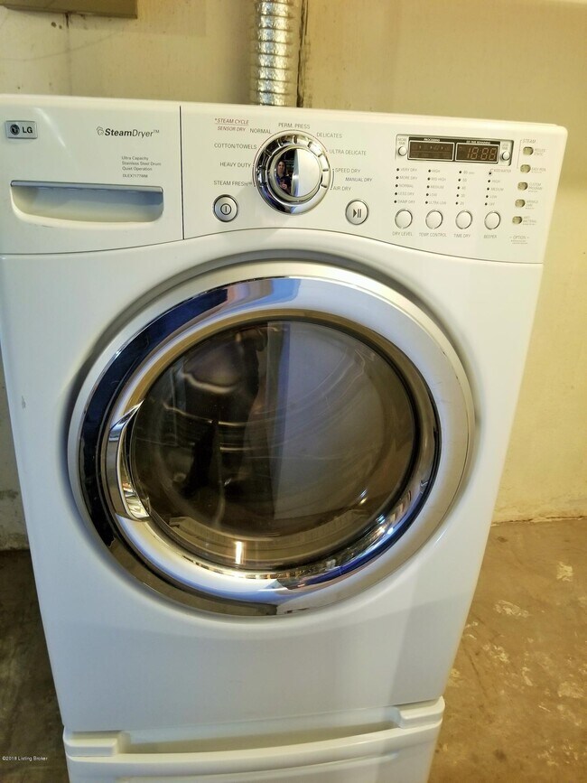 Building Photo - 8203 Camberley Dr