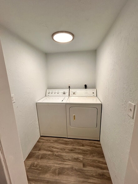 Building Photo - 826 Burton Ave