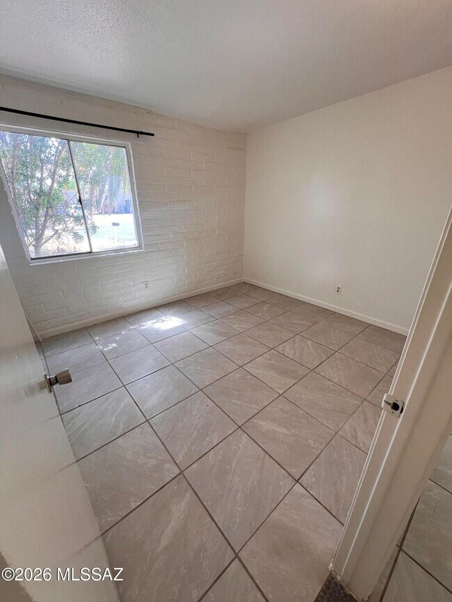 Building Photo - 3639 S Yukon Pl