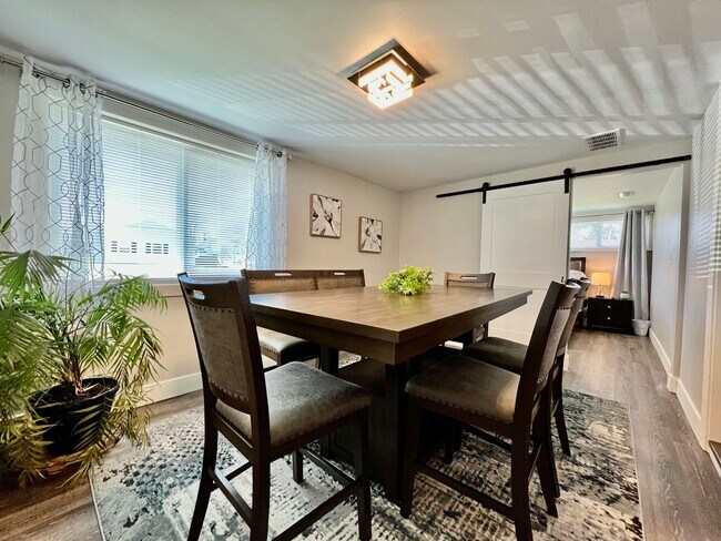 Building Photo - Quaint 4 Bedroom furnished Ranch Home in Mason Ohio