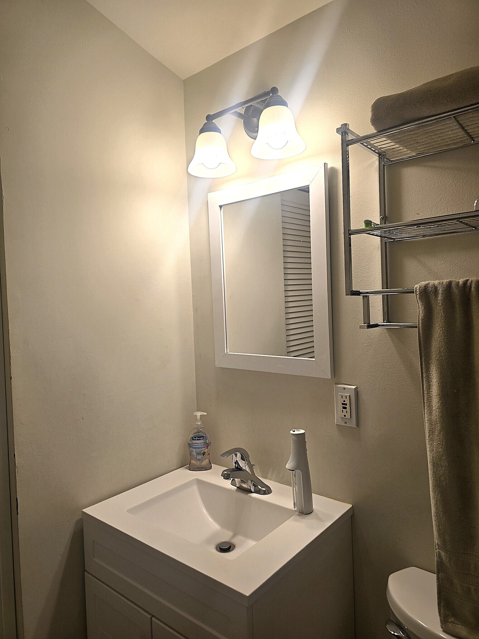 Building Photo - 296 Hockhockson