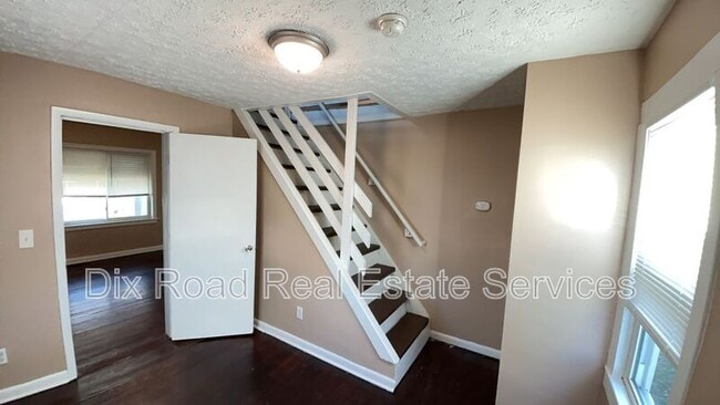 Building Photo - 1219 Azel Ave