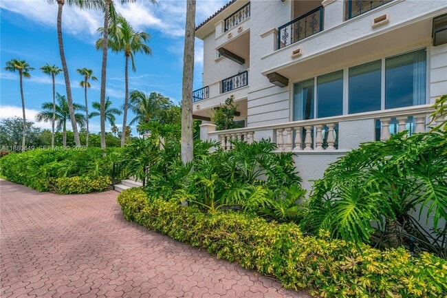 Building Photo - 2514 Fisher Island Dr