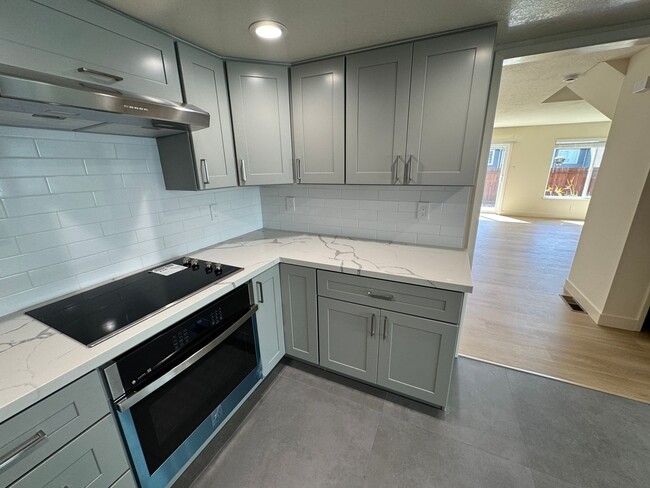 Building Photo - Beautifully Renovated 4-Bedroom Home in We...