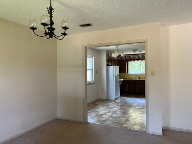 Building Photo - 4612 N Cypress St