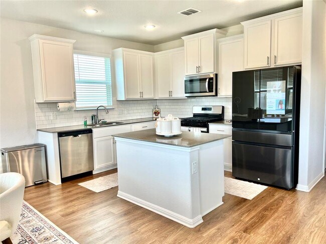 Building Photo - 6554 Marsh Ln