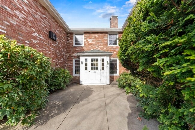 Building Photo - 18 Fountain Ln