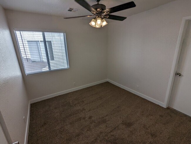 Building Photo - 7233 Pinon Crest Ct