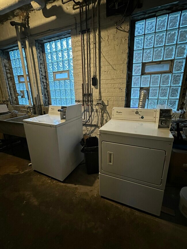 Building Photo - 1413 Dobson St