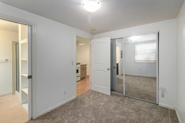 Building Photo - 935 Central Ave